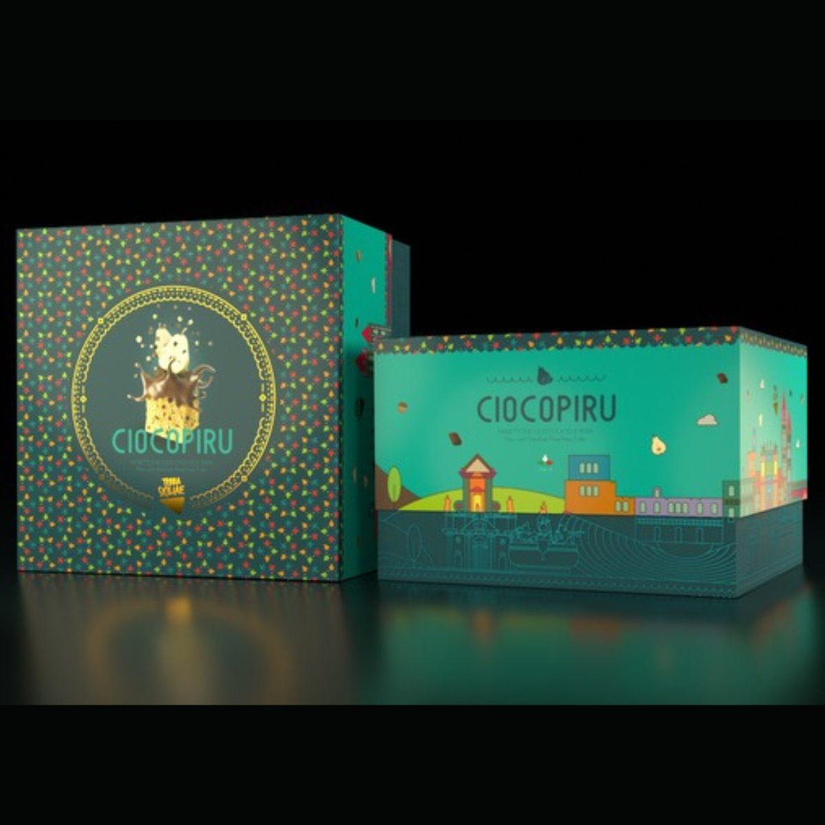 CIOCOPIRU - Panettone con gocce di cioccolato e cubetti di pera glassa cioccolato fondente e scaglie di mandorla, 1000 g